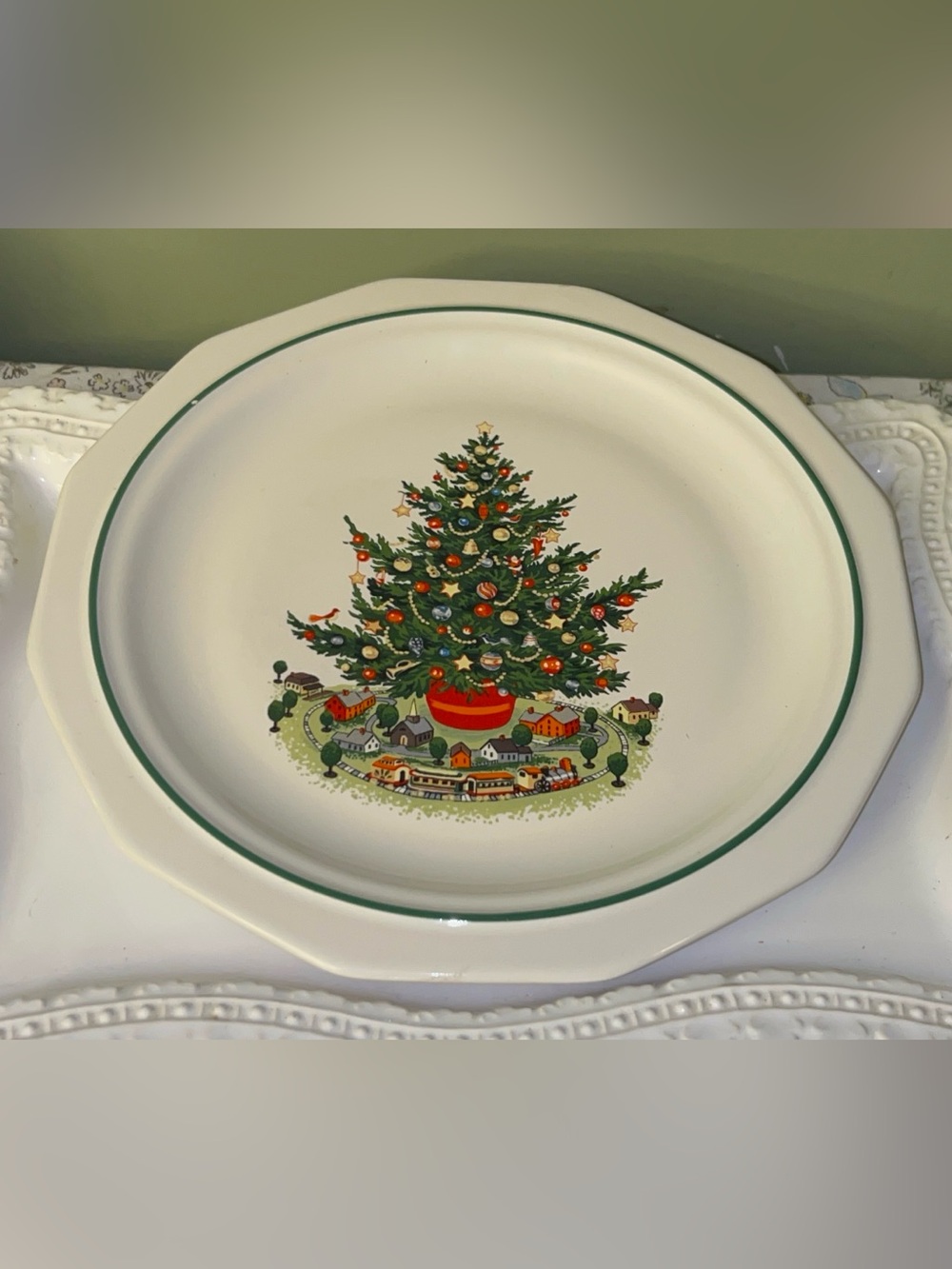 Pfaltzgraff Christmas Heritage 10-inch dinner plate